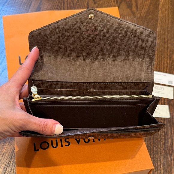 Louis Vuitton Sarah Wallet - Picture 5 of 14